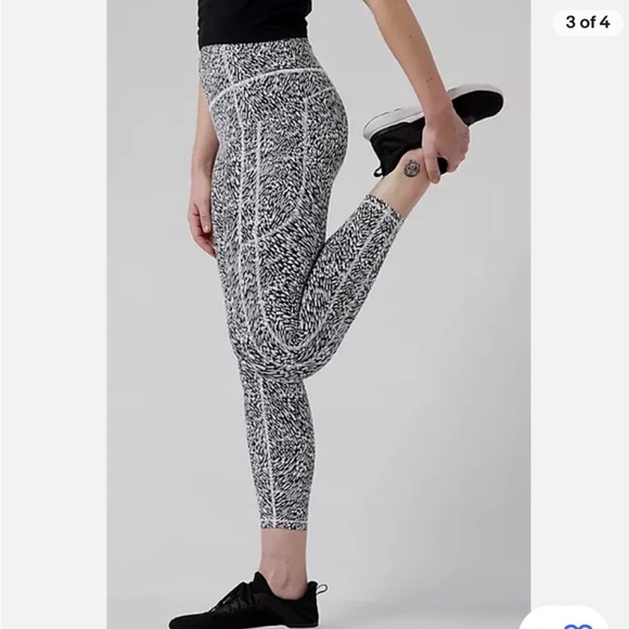 Athleta Ultimate Stash Textured 7/8 Tight Leggings - Picture 3 of 11